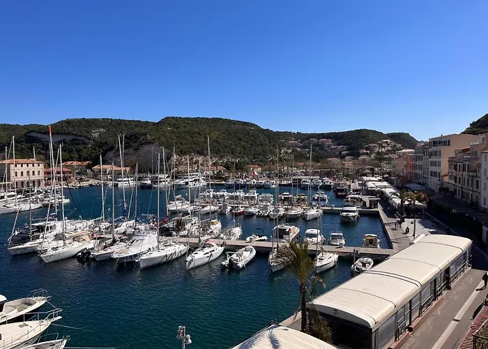 Acquaviva アパート ボニファシオ